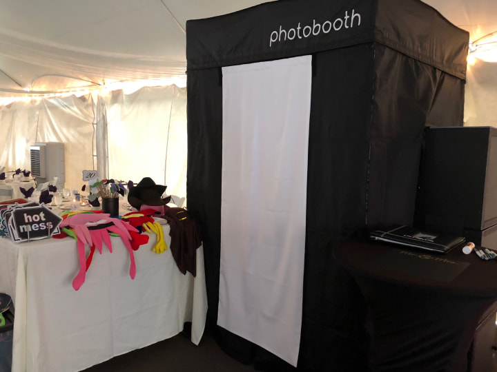 STANDARD PHOTO BOOTH